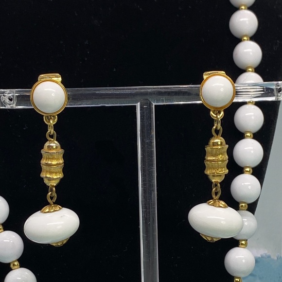 Vintage Monet White Beaded Necklace ~ Bracelet & Earrings❣️ - Picture 2 of 7